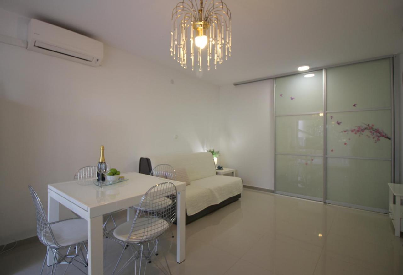 Modern Apartment Zen With Private Garden Poreč Exterior foto