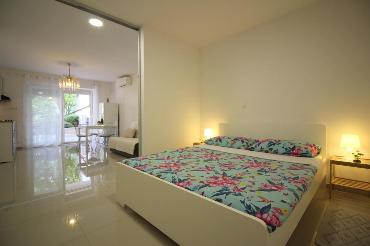 Modern Apartment Zen With Private Garden Poreč Exterior foto