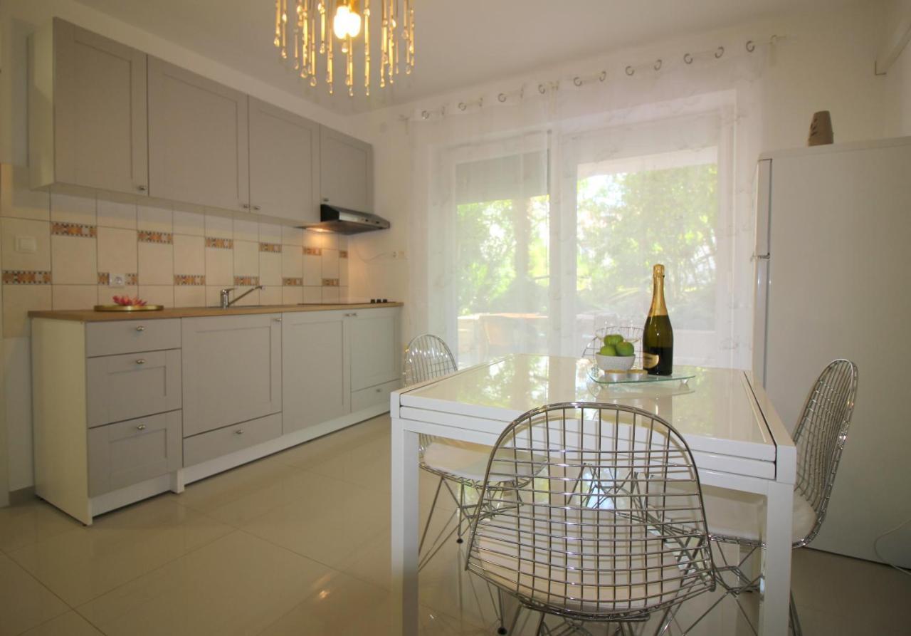 Modern Apartment Zen With Private Garden Poreč Exterior foto