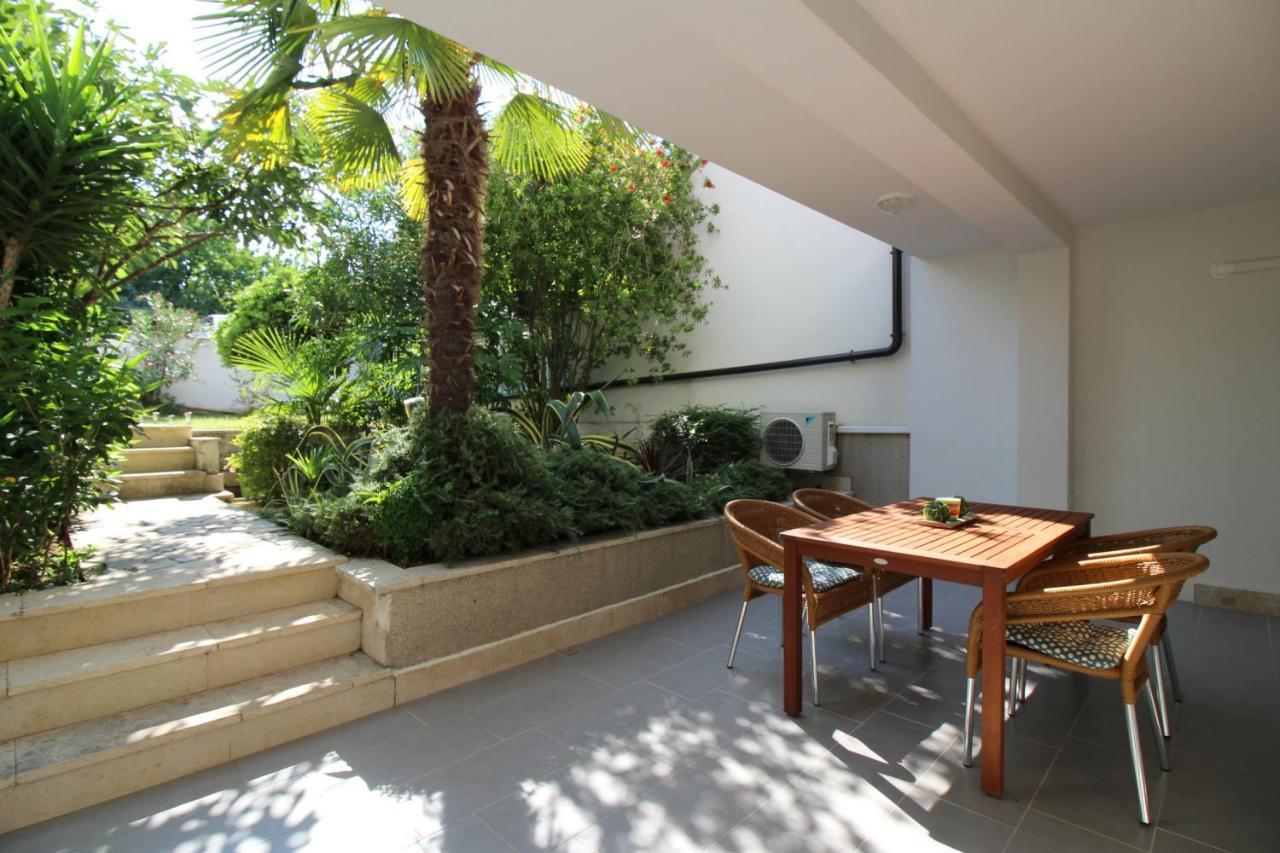 Modern Apartment Zen With Private Garden Poreč Exterior foto