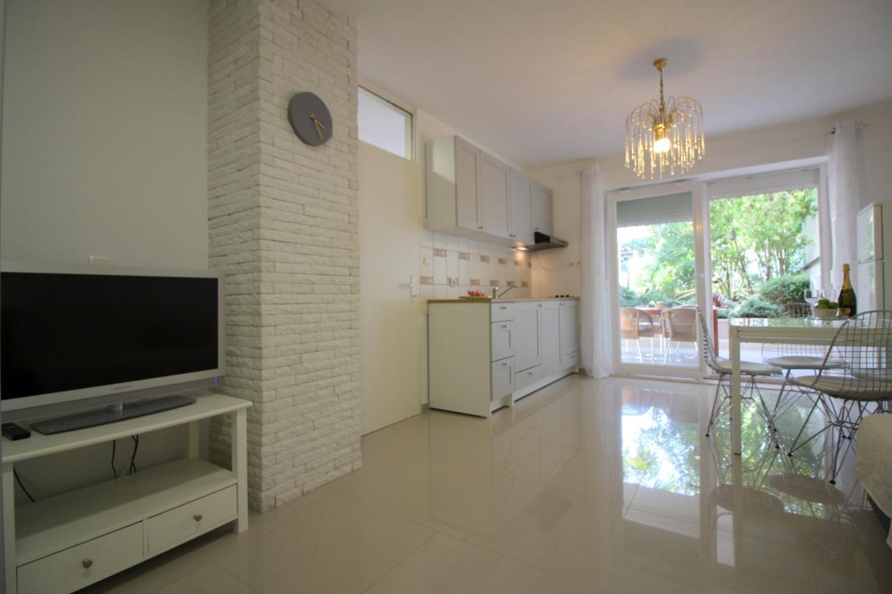 Modern Apartment Zen With Private Garden Poreč Exterior foto