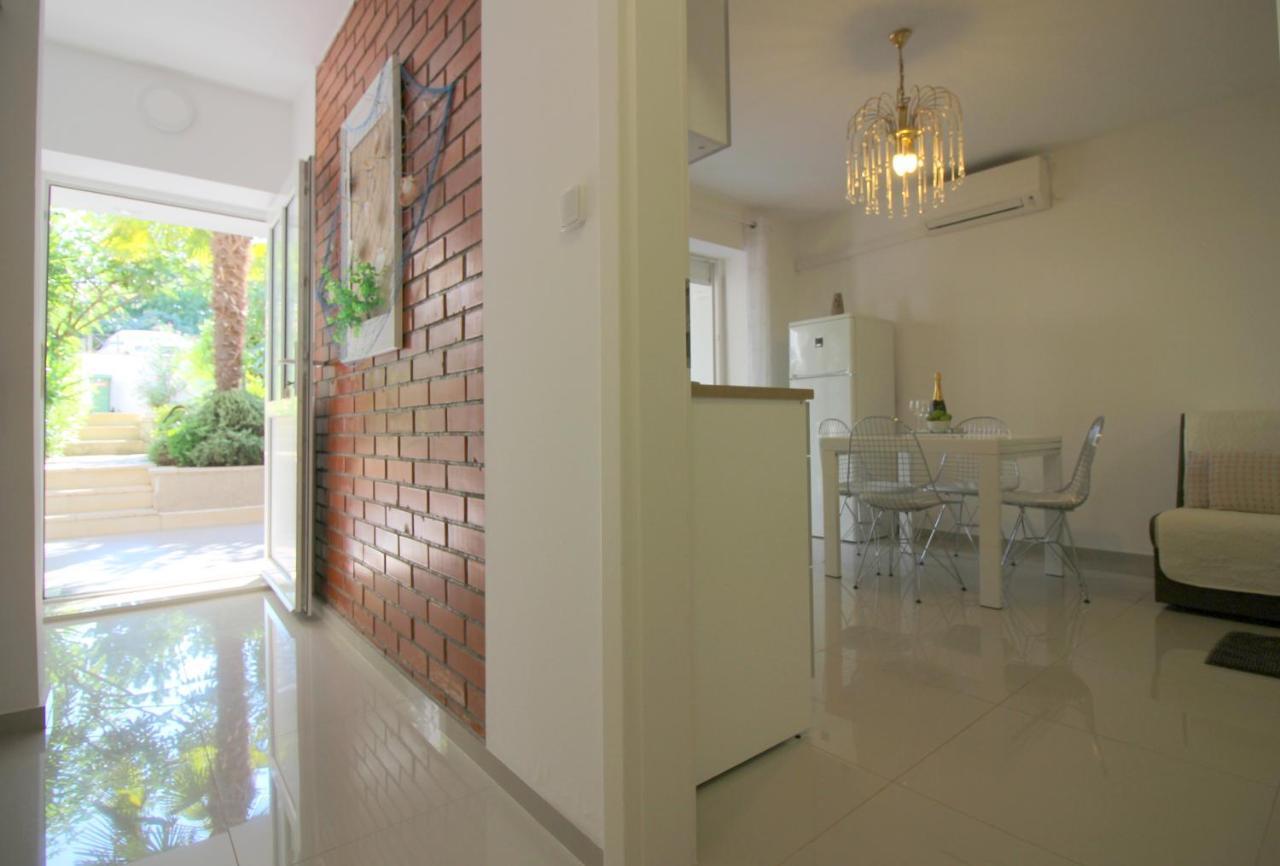 Modern Apartment Zen With Private Garden Poreč Exterior foto