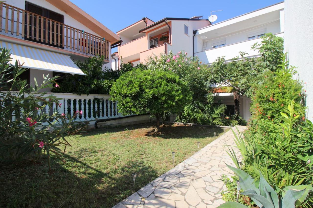 Modern Apartment Zen With Private Garden Poreč Exterior foto