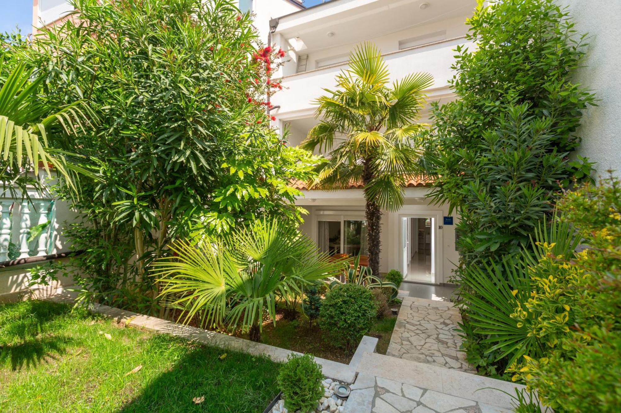 Modern Apartment Zen With Private Garden Poreč Exterior foto