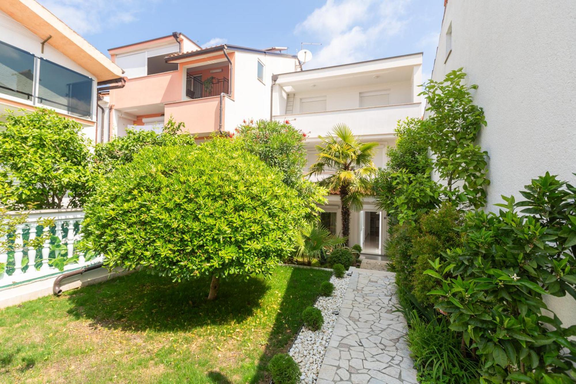 Modern Apartment Zen With Private Garden Poreč Exterior foto