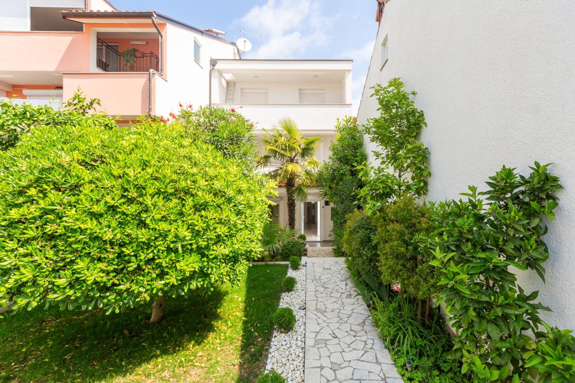 Modern Apartment Zen With Private Garden Poreč Exterior foto